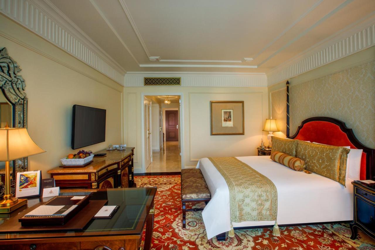Executive Suite with Lounge Access with Cocktail hrs and BMW Airport Transfers,945285982:JPEG